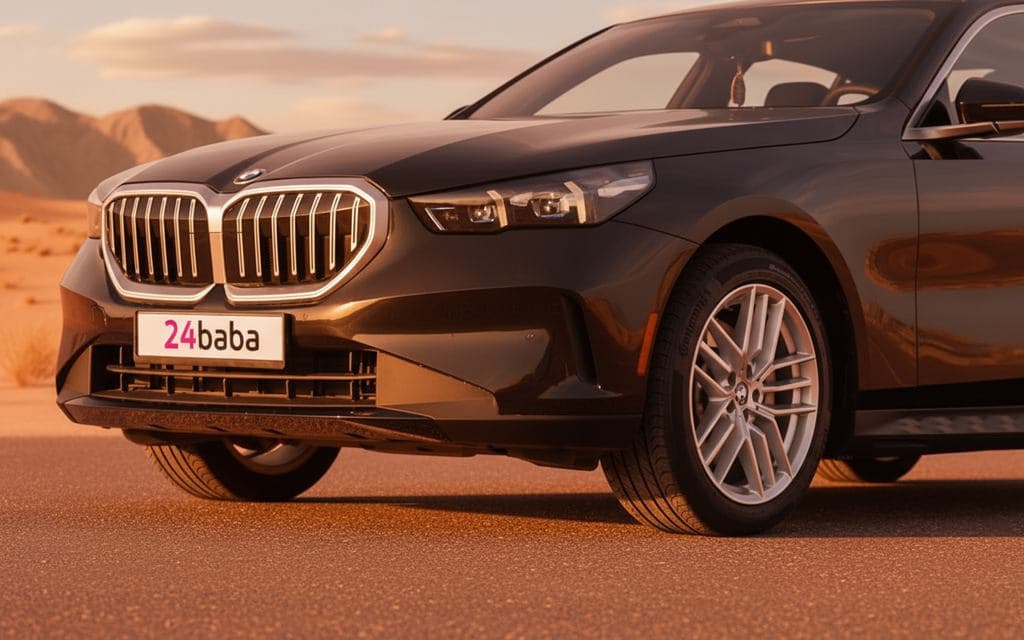 Bmw 530 2024 Black front view with headlights