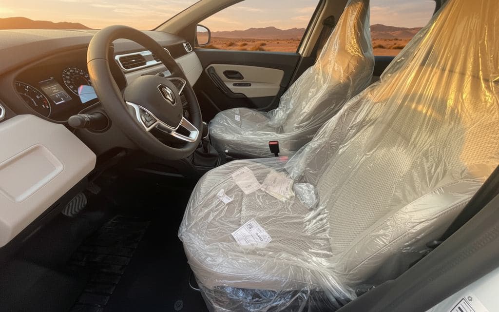 Renault Duster 2023 leather seats and cabin – rental in Dubai