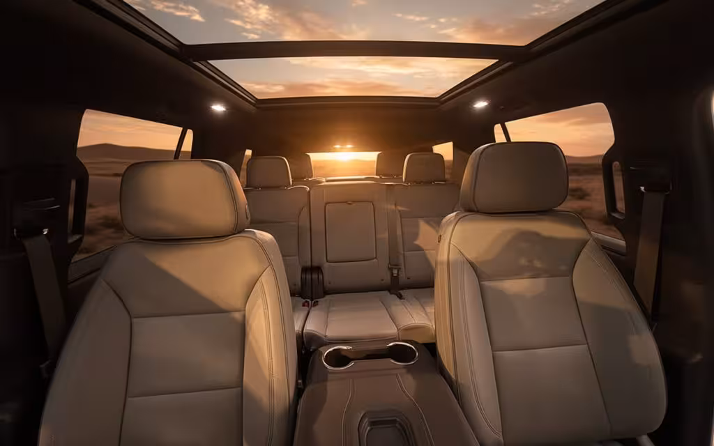 Gmc Yukon 2022 leather seats and cabin – rental in Dubai