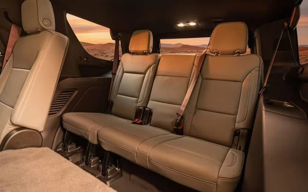 Gmc Yukon 2023 leather seats and cabin – rental in Dubai
