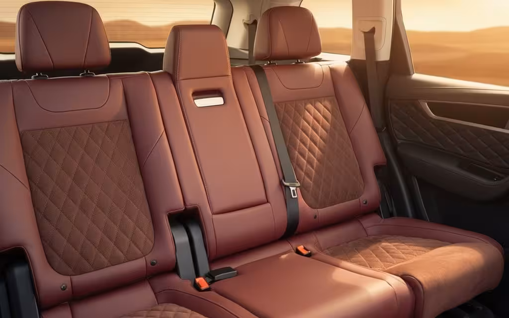 Hongqi Hs7 2022 leather seats and cabin – rental in Dubai