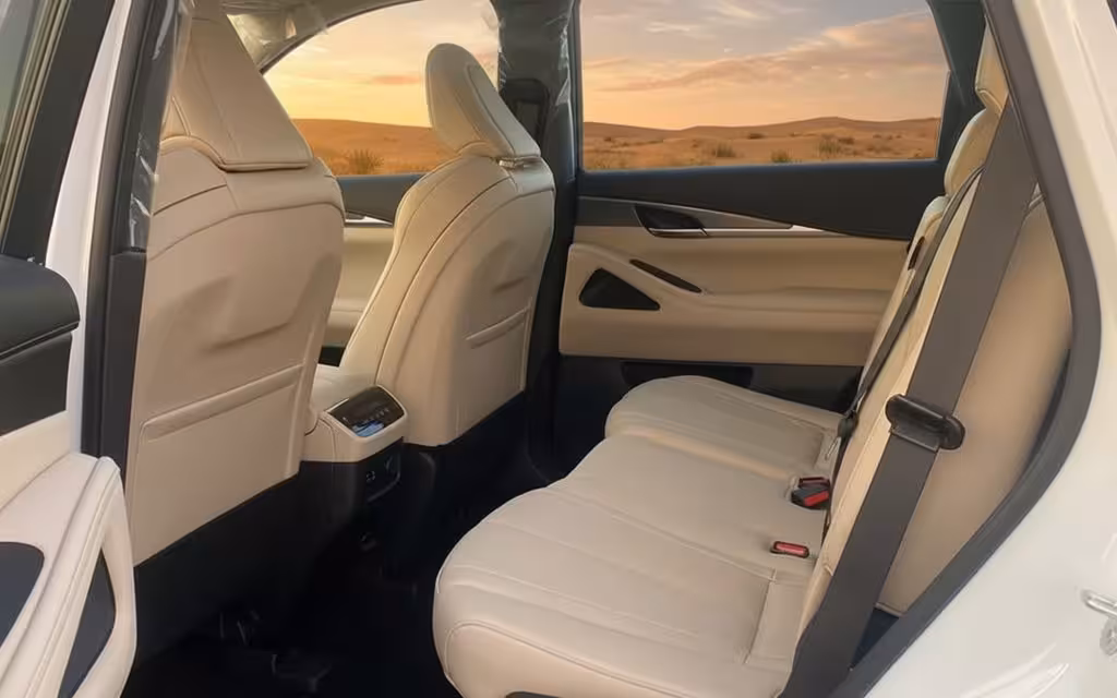 Infiniti Qx60 2023 leather seats and cabin – rental in Dubai