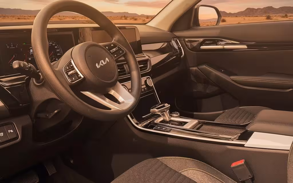 Kia Seltos 2025 dashboard and infotainment – rental in Dubai