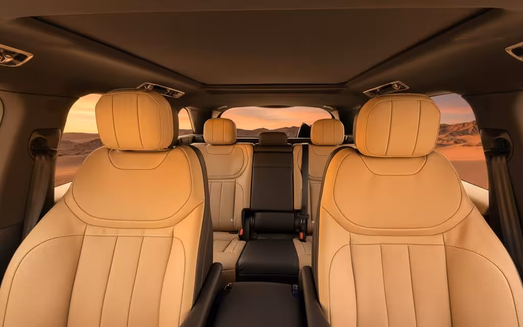 LandRover RangeRoverSport 2025 leather seats and cabin – rental in Dubai