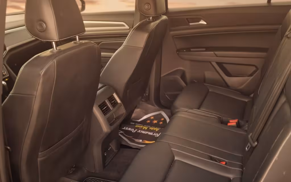Volkswagen Atlas 2020 leather seats and cabin – rental in Dubai