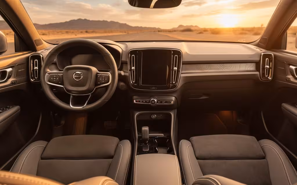 Volvo Xc40 2023 dashboard and infotainment – rental in Dubai
