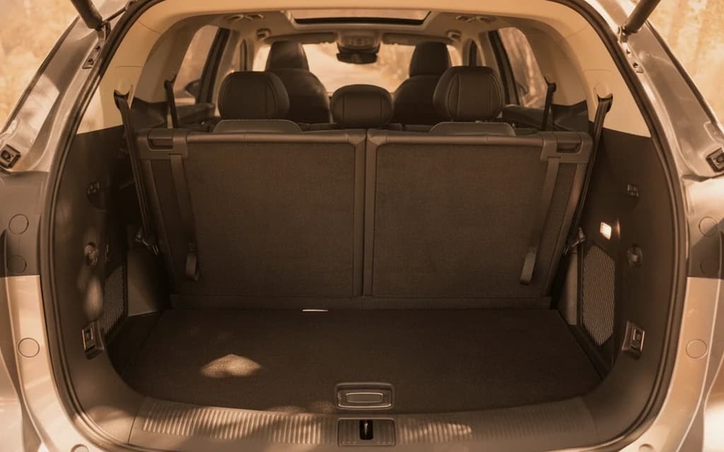 MG RX9 2025 Beige trunk space – rental in Dubai