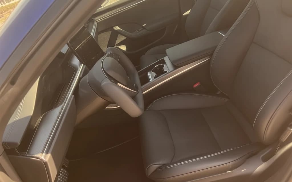 Tesla Model S 2023 Blue front seats – rental in Dubai
