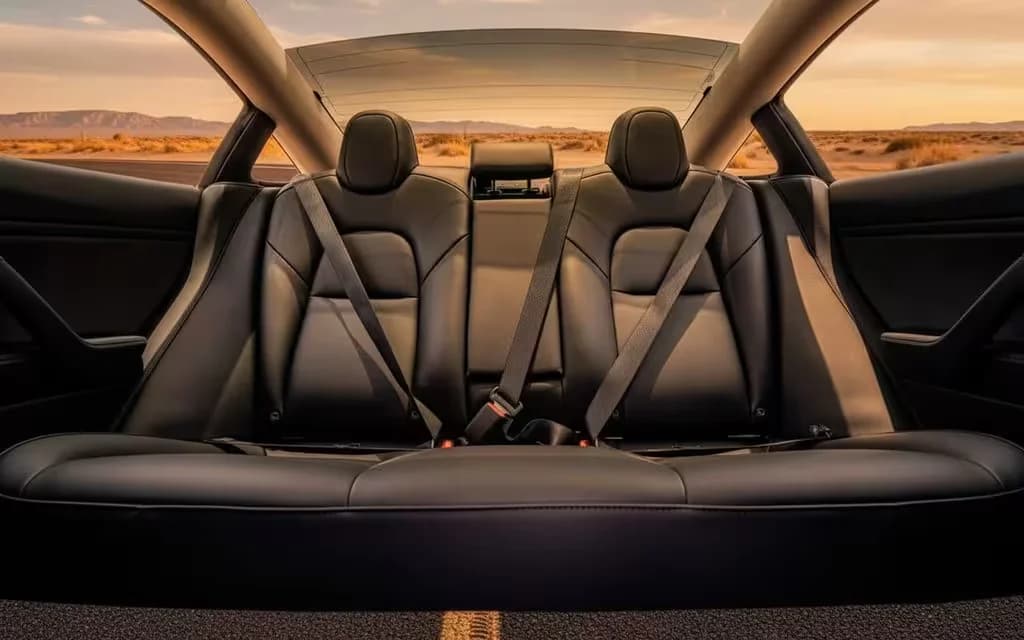 Tesla Model3 2023 leather seats and cabin – rental in Dubai